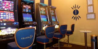 Live Casino với dealer chuyên nghiệp và trò chơi đa dạng